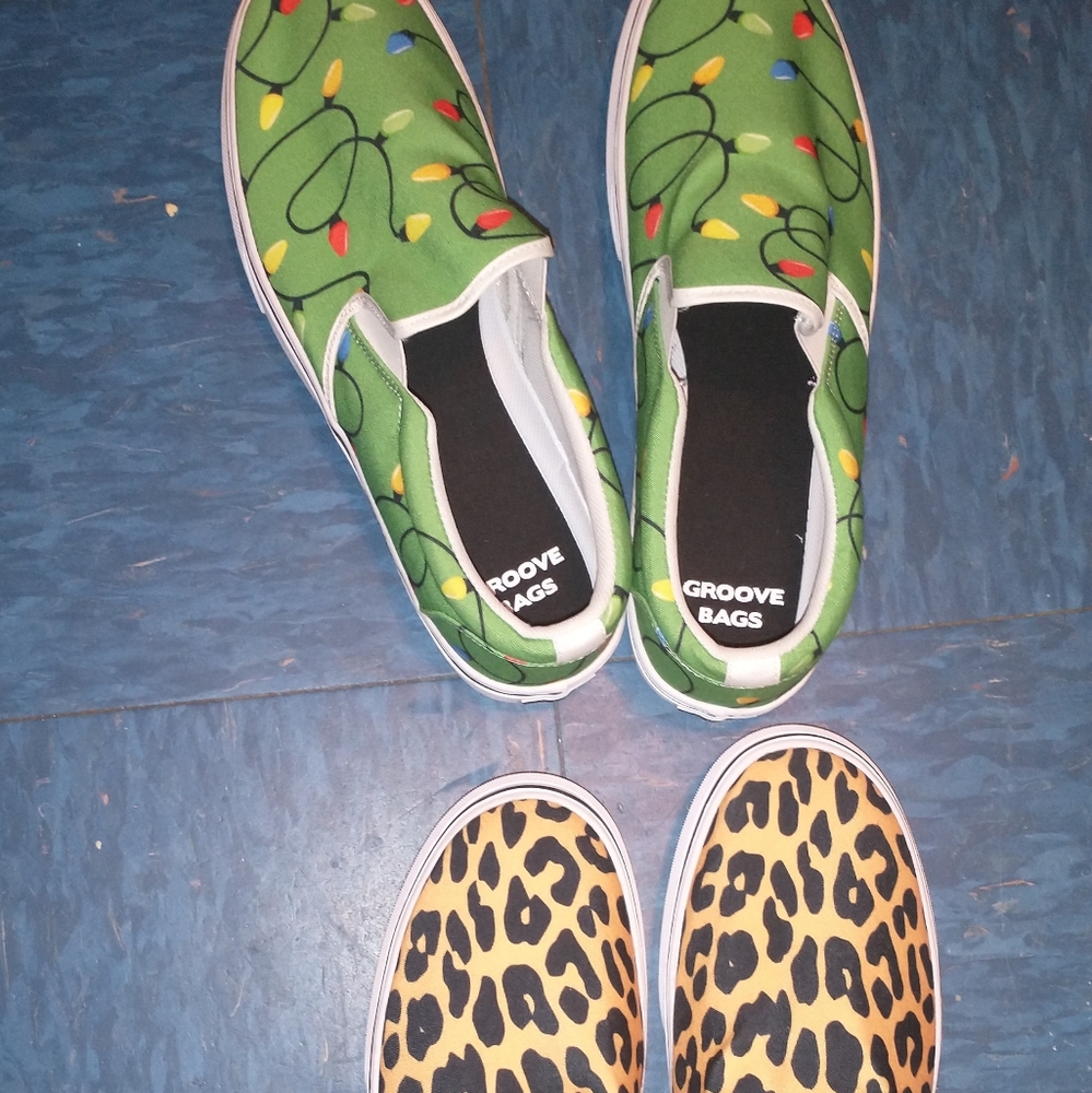 2 PAIR OF VERY UNIQUE GROOVEBAG SNEAKER SIZE 13 M